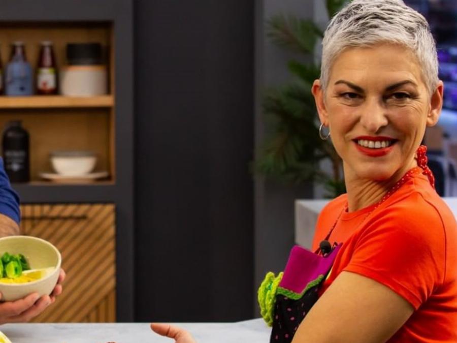 «Ρούχα ψωνίζω από τα κινέζικα και από τα μαγαζιά που έχουν τα ρούχα δύο ευρώ»