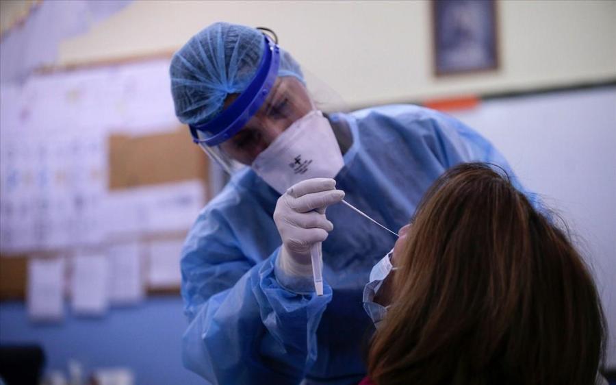 Γιάννης Οικονόμου: «Παράθυρο» για rapid test και στους εμβολιασμένους στις γιορτές, θα το πληρώνουν οι ίδιοι