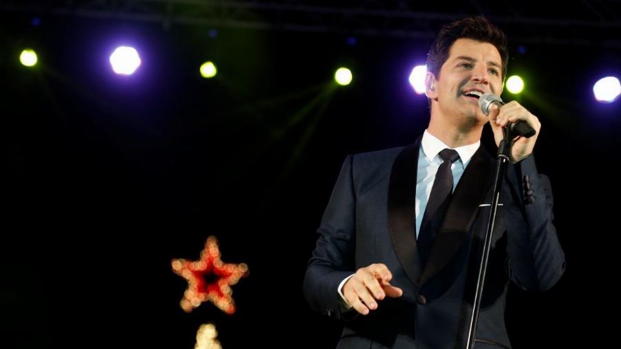 Ερώτημα: Θα δίνατε 215.000 ευρώ για να τραγουδήσει ο Ρουβάς 17 λεπτά την παραμονή Πρωτοχρονιάς;