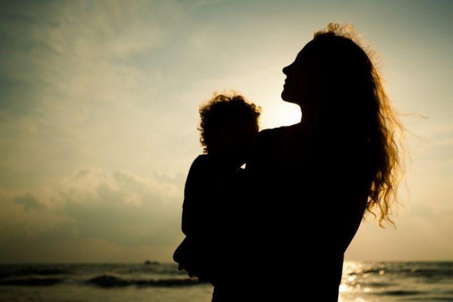 Μόνη μαμά ΗΡΩΪΔΑ: «Για το παιδί μου δεν ντράπηκα ποτέ κι ας μην καταφέρει να μου πει μαμά σ’αγαπώ»