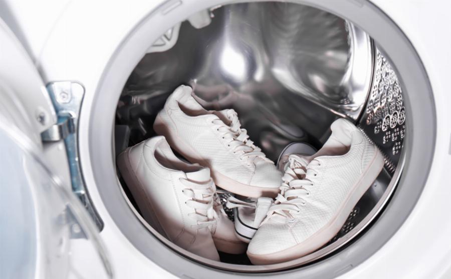 Πλυντήριο ρούχων: Αυτά είναι τα 7 πράγματα που δεν πρέπει να βάζετε στον κάδο