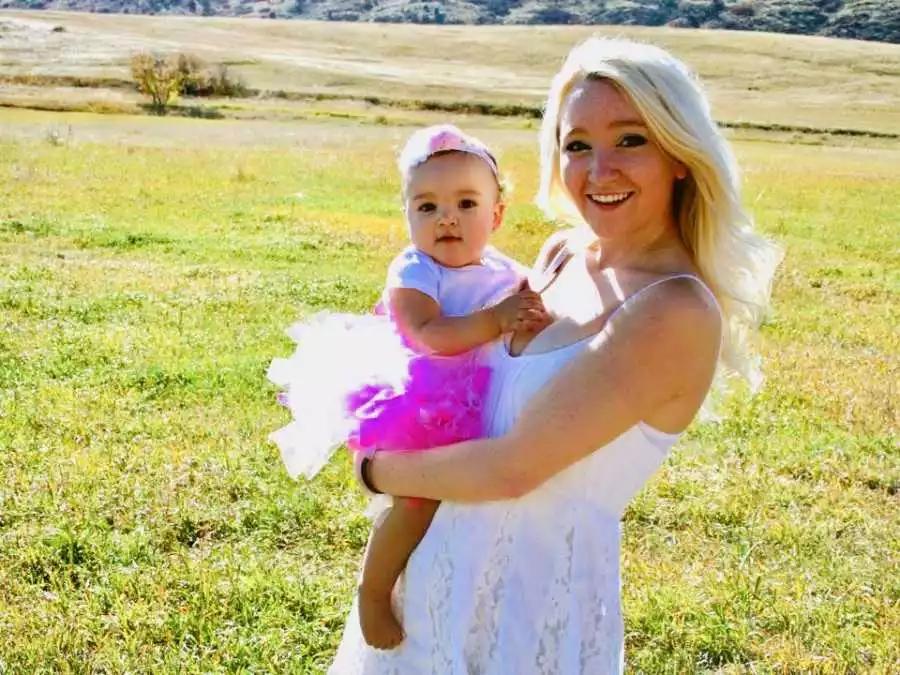 «Στα 16 μου είπα στη μητέρα μου τρέμοντας ότι είμαι έγκυος και με έδιωξε από το σπίτι»