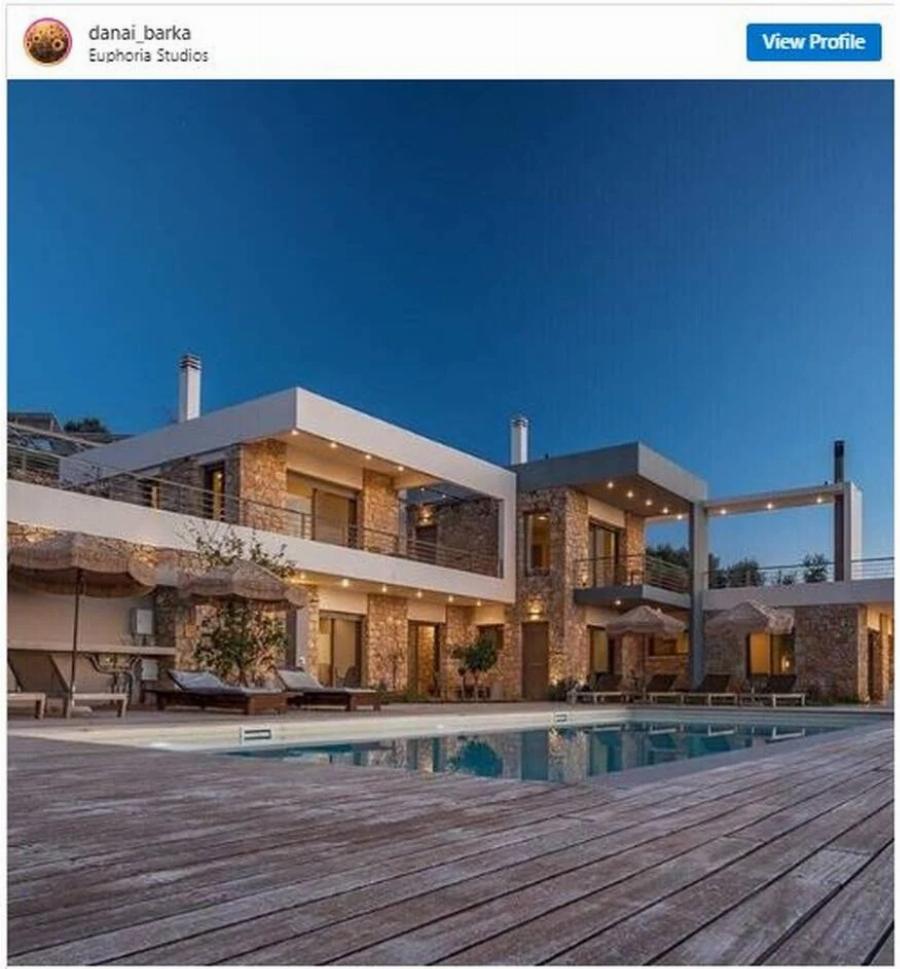 Χρήστος Χατζηπαναγιώτης – Βίκυ Σταρυροπούλου: Το υπερπολυτελές κτήμα στη Μάνη και θέα που κόβει την ανάσα