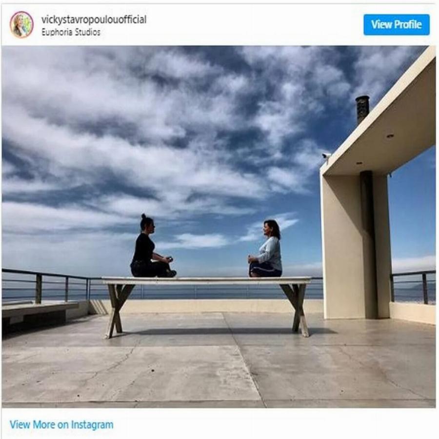 Χρήστος Χατζηπαναγιώτης – Βίκυ Σταρυροπούλου: Το υπερπολυτελές κτήμα στη Μάνη και θέα που κόβει την ανάσα