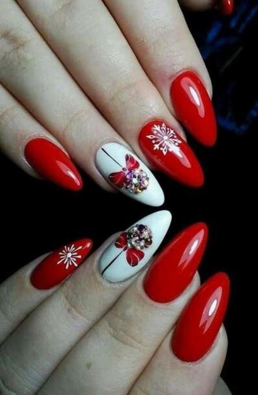 Υπέροχα γιορτινά σχέδια στα νύχια για τα Χριστούγεννα για να πάρετε ιδέες