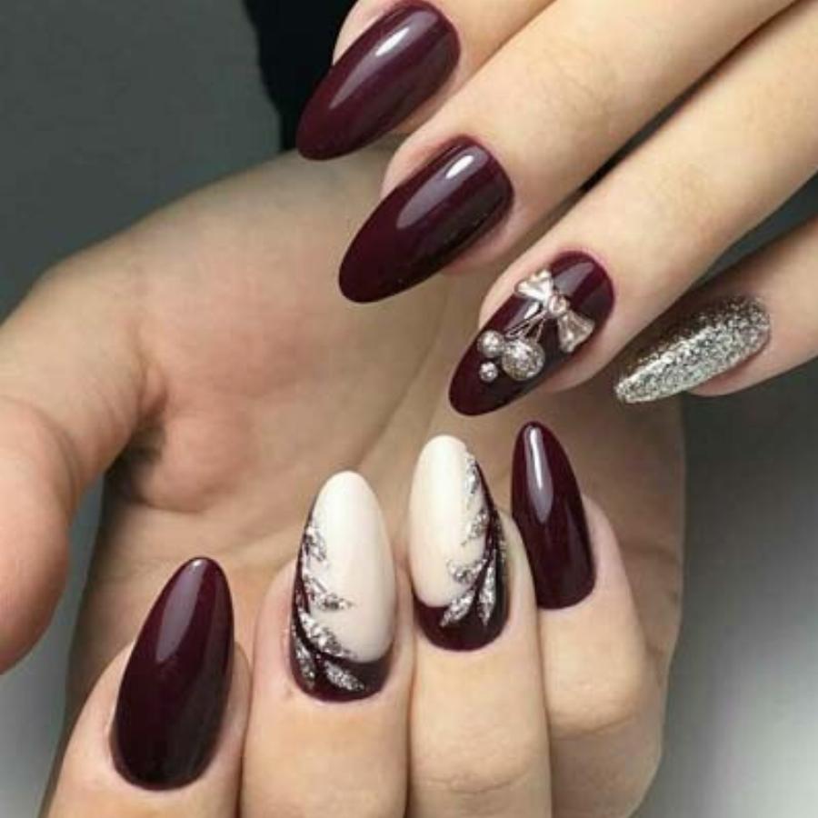 Υπέροχα γιορτινά σχέδια στα νύχια για τα Χριστούγεννα για να πάρετε ιδέες