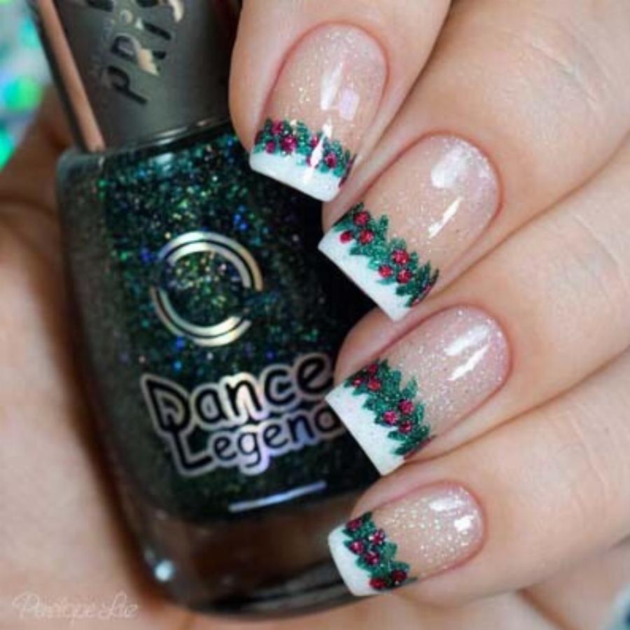 Υπέροχα γιορτινά σχέδια στα νύχια για τα Χριστούγεννα για να πάρετε ιδέες