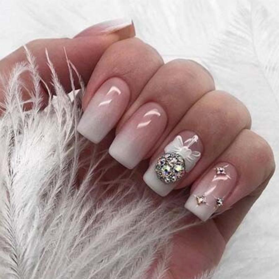 Υπέροχα γιορτινά σχέδια στα νύχια για τα Χριστούγεννα για να πάρετε ιδέες