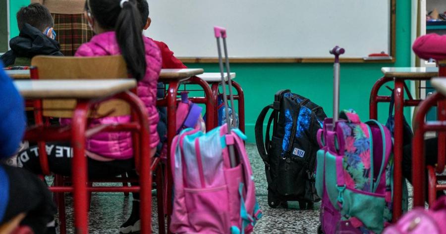 Δύο μαθητές πλήρωσαν κρυφά το εισιτήριο θεάτρου για τον φίλο τους