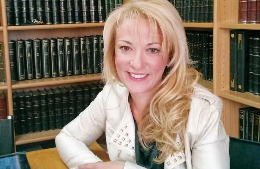 Τάνια Ιακωβίδου: «Υιοθέτησα ένα αγοράκι, και όλος μου ο κόσμος είναι η αγκαλιά του»