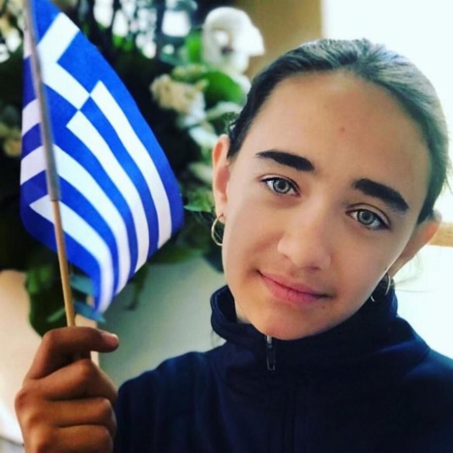 Θάνος Πετρέλης: Τα κοριτσάκια του μεγάλωσαν – Πήραν τα μάτια του και έχουν αγγελικό πρόσωπο