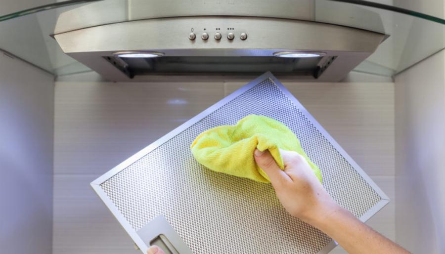 Λίπη στο φίλτρο του απορροφητήρα: Πως θα καταφέρετε να τον καθαρίσετε εύκολα, γρήγορα οικολογικά και οικονομικά