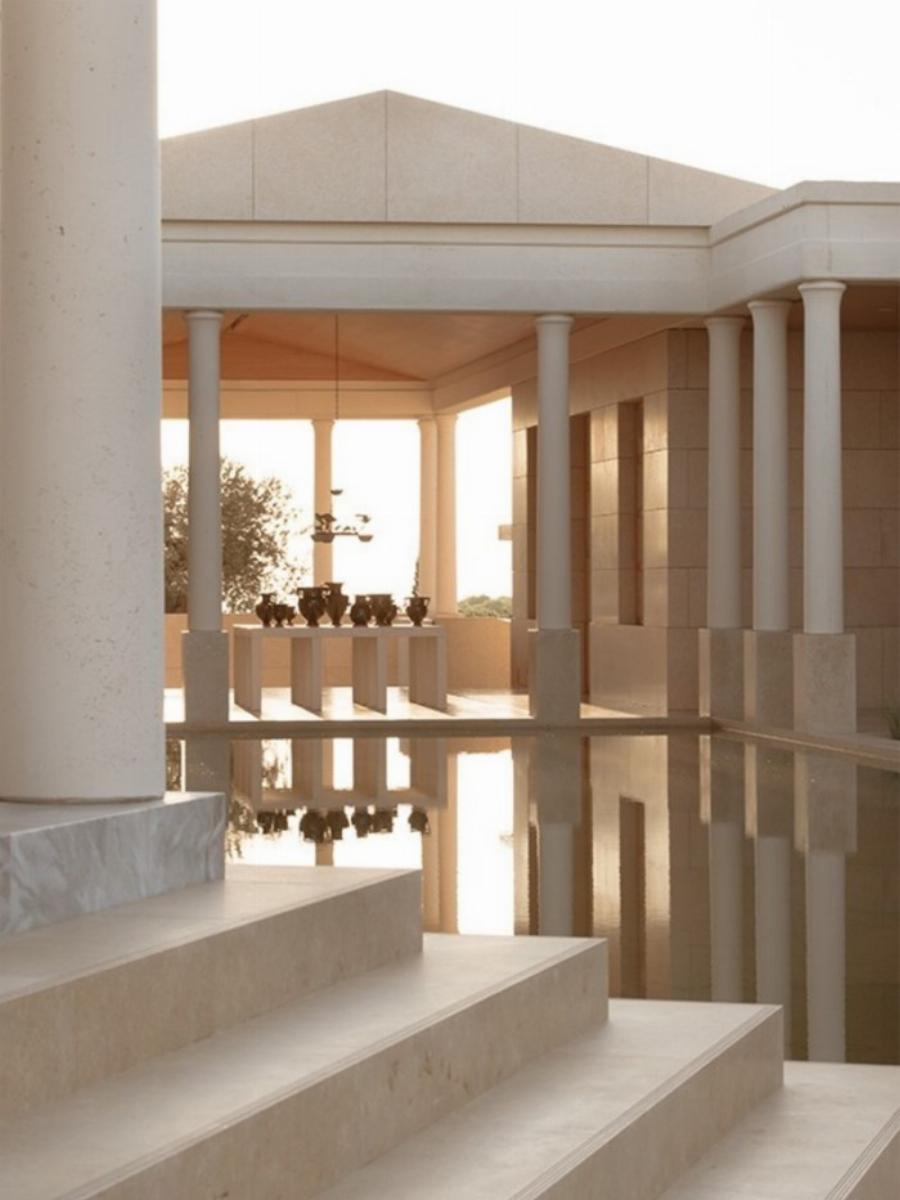 Πολυτελές ξενοδοχείο: Είναι το ακριβότερο ξενοδοχείο στην Ελλάδα, θυμίζει αρχαίο ανάκτορο και δεν βρίσκεται στη Μύκονο, ούτε στη Σαντορίνη