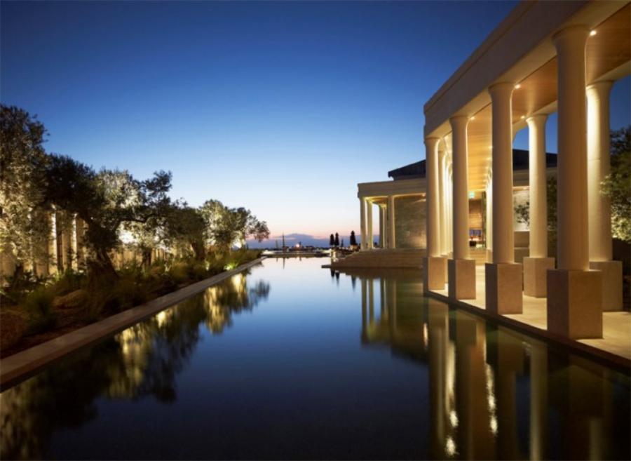 Πολυτελές ξενοδοχείο: Είναι το ακριβότερο ξενοδοχείο στην Ελλάδα, θυμίζει αρχαίο ανάκτορο και δεν βρίσκεται στη Μύκονο, ούτε στη Σαντορίνη