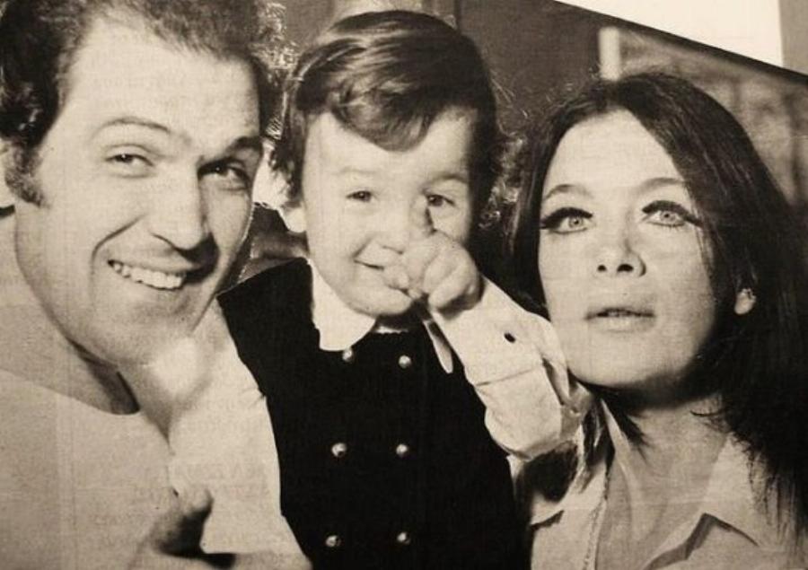 Τζένη Καρέζη: 12 σπάνιες φωτογραφίες που μαρτυρούν την άγνωστη πλευρά της ως μητέρα και σύζυγος