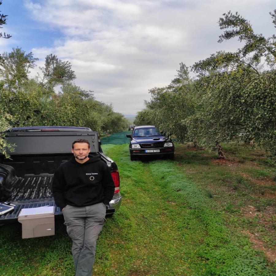 Ο Αλέξανδρος Τζόρβας περιγράφει τη νέα του ζωή στη Λακωνία: Από τερματοφύλακας, αγρότης