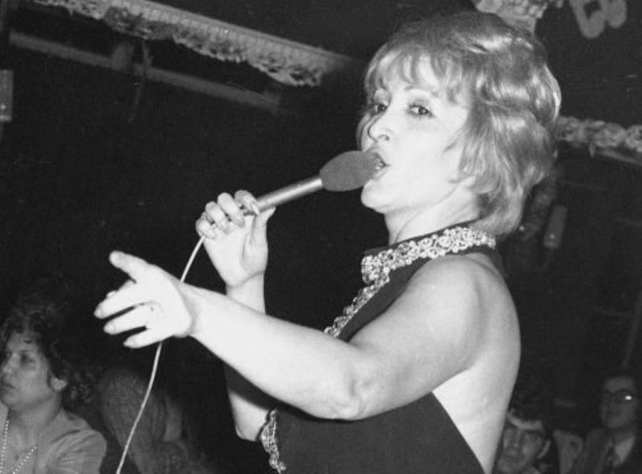 Διάσημοι Έλληνες που υιοθέτησαν παιδί: 8 περιπτώσεις που μας συγκινούν