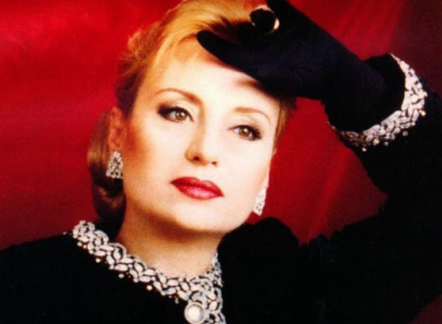 Βίκυ Μοσχολιού: Οι αυστηρών αρχών γονείς της, η εργασία ως κορδελιάστρα, ο γάμος με τους 7000 καλεσμένους και τα τελευταία της λόγια πριν το τέλος