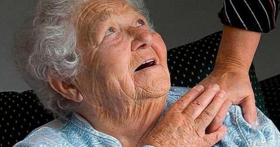 Βλέπω τους γονείς μου να γερνάνε και δεν μπορώ να συνειδητοποιήσω ότι θα τους χάσω