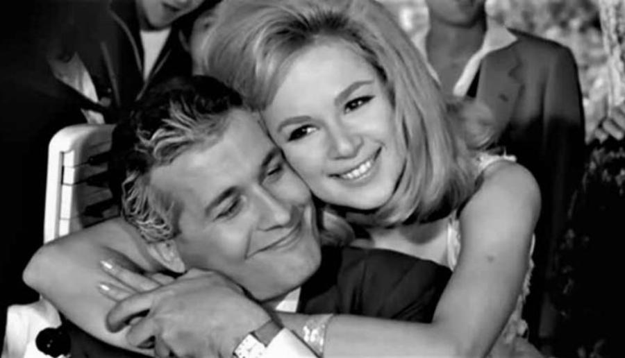 Δημήτρης Παπαμιχαήλ: Η γυναίκα που άφησε για τα μάτια της Βουγιουκλάκη, ο παράφορος έρωτας και το χαστούκι