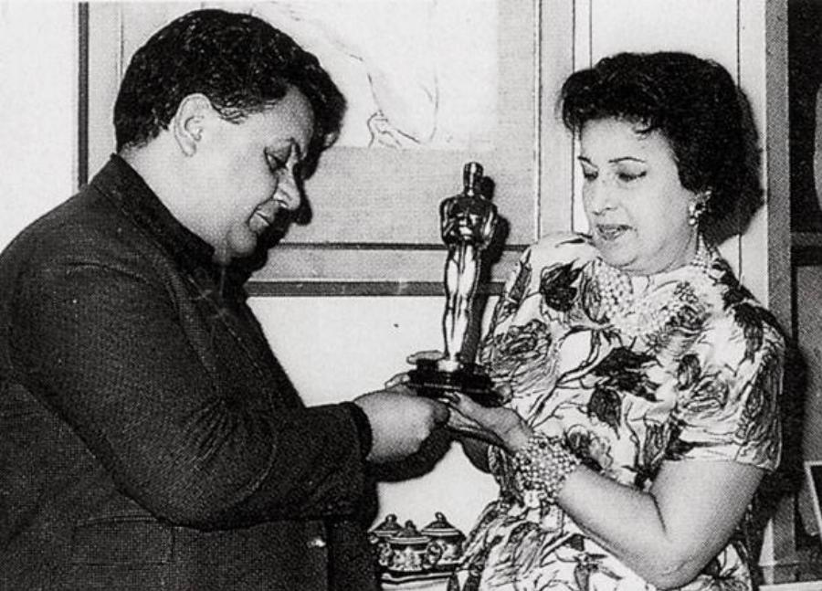 Μάνος Χατζιδάκις: Τα δύσκολα χρόνια του πολέμου, το Όσκαρ που δεν ήθελε και το τραγούδι που έδωσε για να φτιάξει τα δόντια του