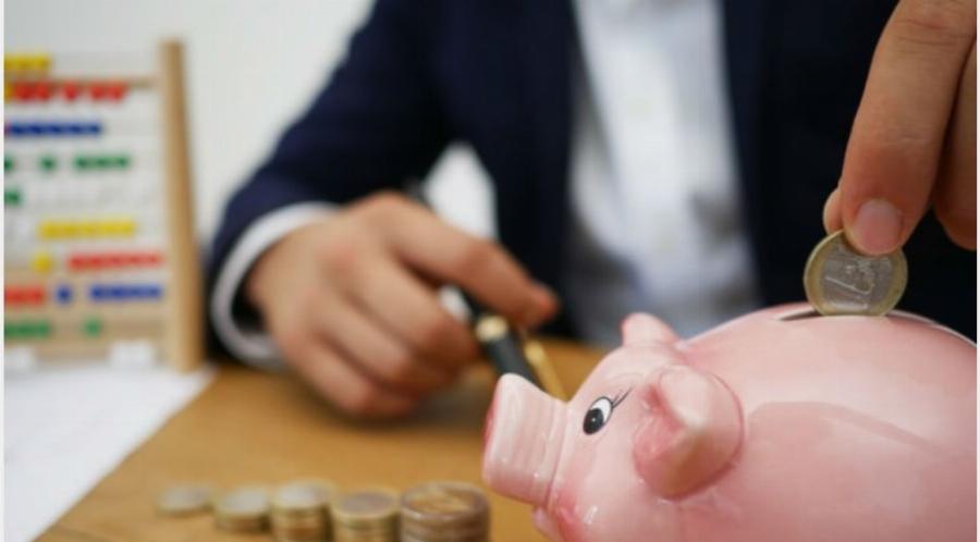 Βάλε 900 ευρώ στην άκρη χωρίς καν να το καταλάβεις: Αναλυτικό πρόγραμμα οικονομίας για να μαζέψεις χρήματα