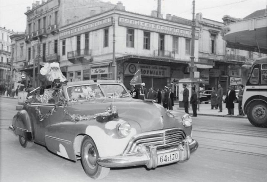 Πως ήταν η Χριστουγεννιάτικη Αθήνα πριν από 55 χρόνια; Υπέροχες φωτογραφίες!