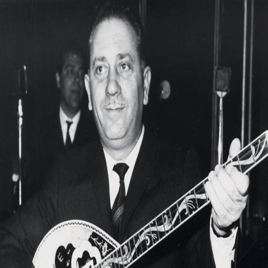 Γιώργος Ζαμπέτας: Ο δεξιοτέχνης του μπουζουκιού, η σχέση του με 15χρονη, η φυλάκιση, η πατρική σχέση με τον Μητροπάνο και η παρακμή