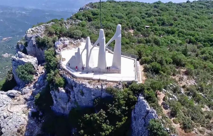 Ο Χορός του Ζαλόγγου: Σαν σήμερα οι Σουλιώτισσες έπεσαν από τον γκρεμό, πτήση πάνω από τον βράχο