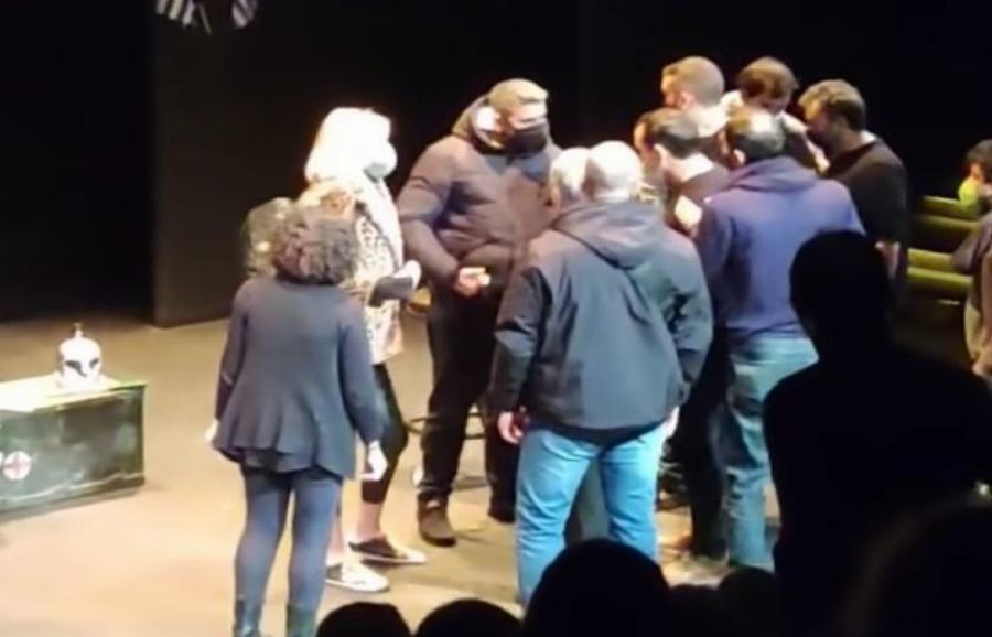 Μάριος Αθανασίου: «Σκέφτηκα να ανέβω και να σταματήσω παιδική παράσταση»