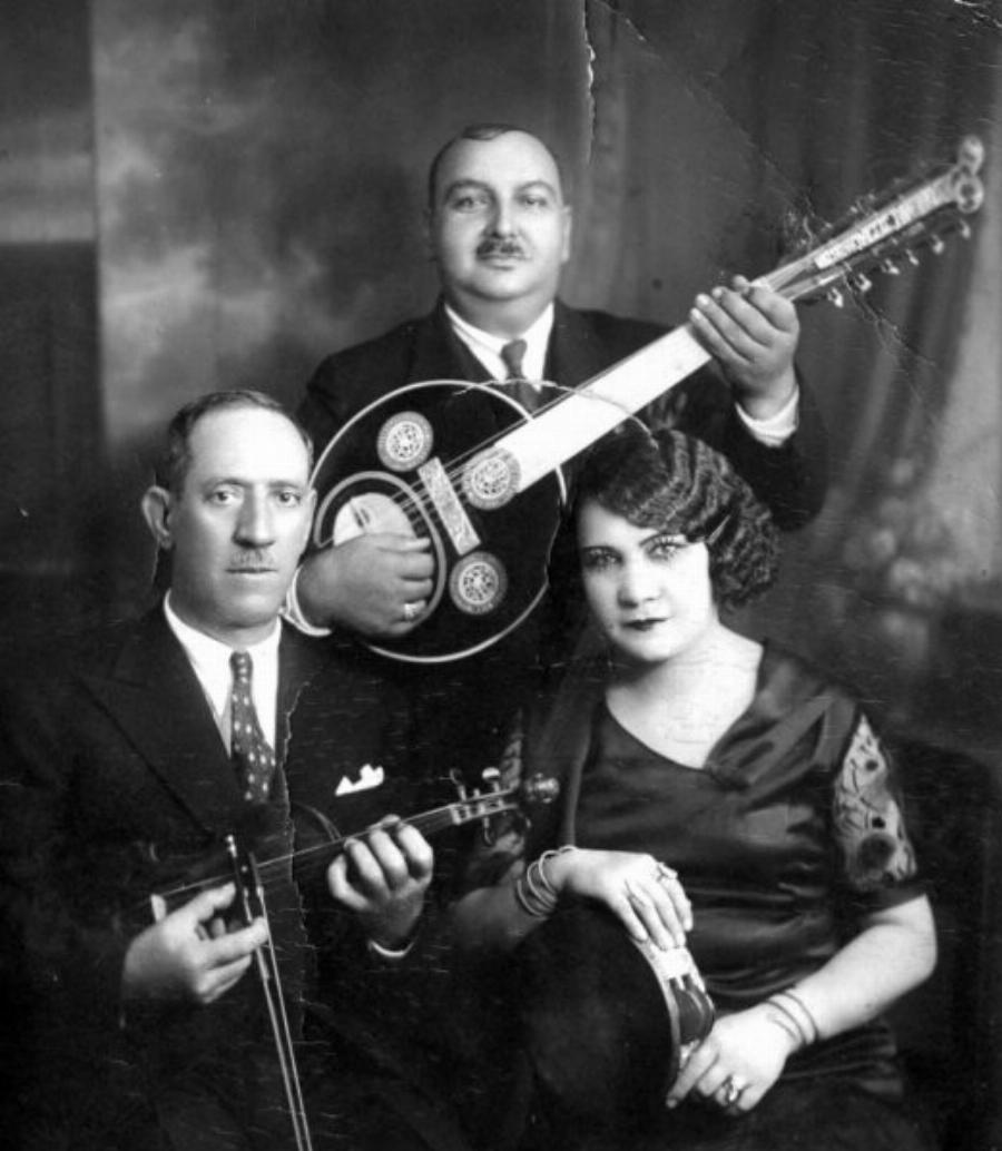 Ρόζα Εσκενάζυ: Το πραγματικό όνομα, η λογοκρισία του Μεταξά, η συνεργασία με την Χαρούλα Αλεξίου και ο πρόχειρος τάφος της