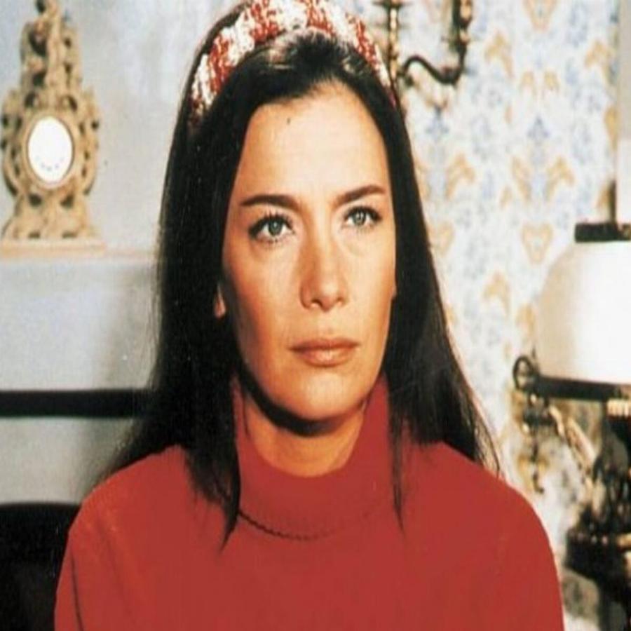 Τζένη Καρέζη: Σπάνια φωτογραφία της με μαγιό στο περιοδικό «Ταχυδρόμος» σε ηλικία 25 ετών