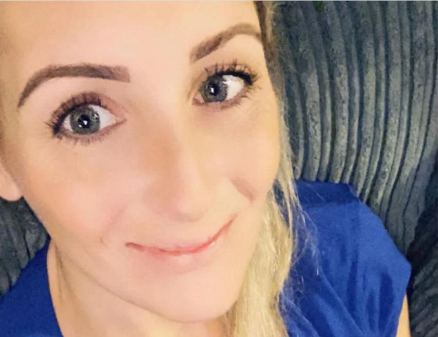 Πεθερά πήγε στο ταξίδι του μέλιτος του ζευγαριού και έμεινε έγκυος από τον γαμπρό της