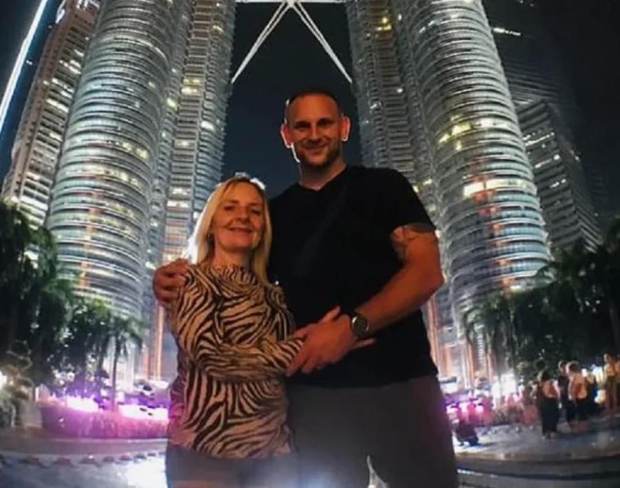 Πεθερά πήγε στο ταξίδι του μέλιτος του ζευγαριού και έμεινε έγκυος από τον γαμπρό της