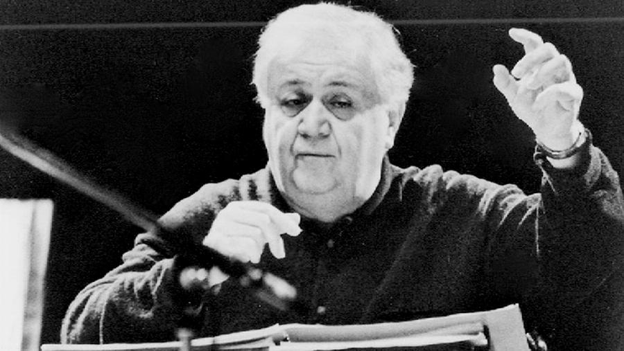 Μάνος Χατζιδάκις: Ο λόγος που απεχθάνονταν τα τραγούδια της Βουγιουκλάκη, τα Όσκαρ και η πώληση τραγουδιών για να φτιάξει τα δόντια του