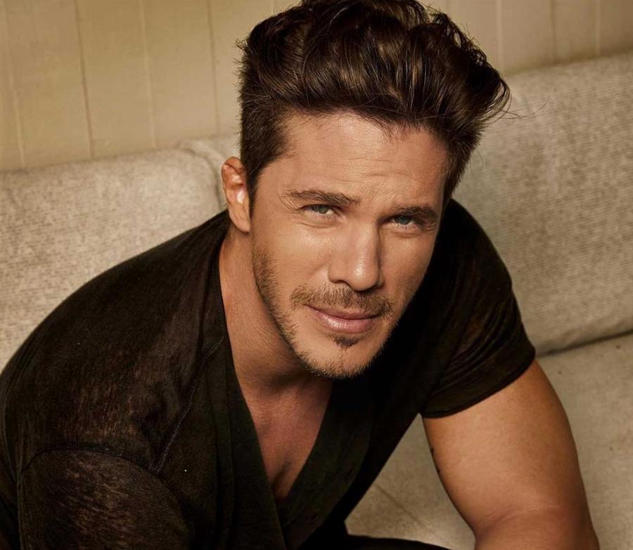 Νίκος Οικονομόπουλος: Η νίκη στο «Dream show», ο χωρισμός με την Αραβανή, η νέα σχέση και η απώλεια της γιαγιάς του που τον τσάκισε