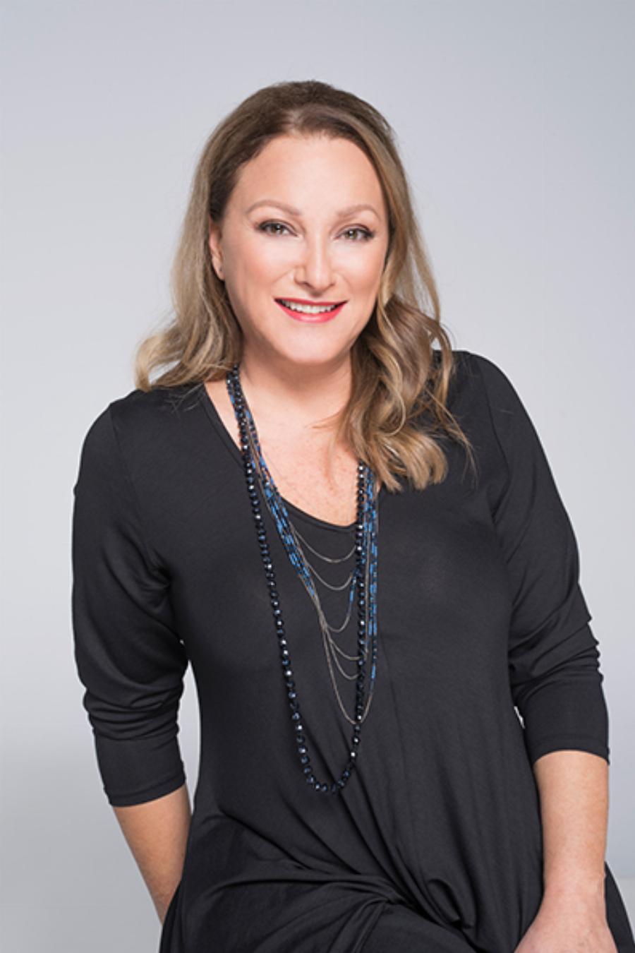 Ρένια Λουιζίδου: «Ούτε εμείς κάναμε το εμβόλιο γλεντώντας αλλά το κάναμε για λόγους κοινωνικής υπευθυνότητας»