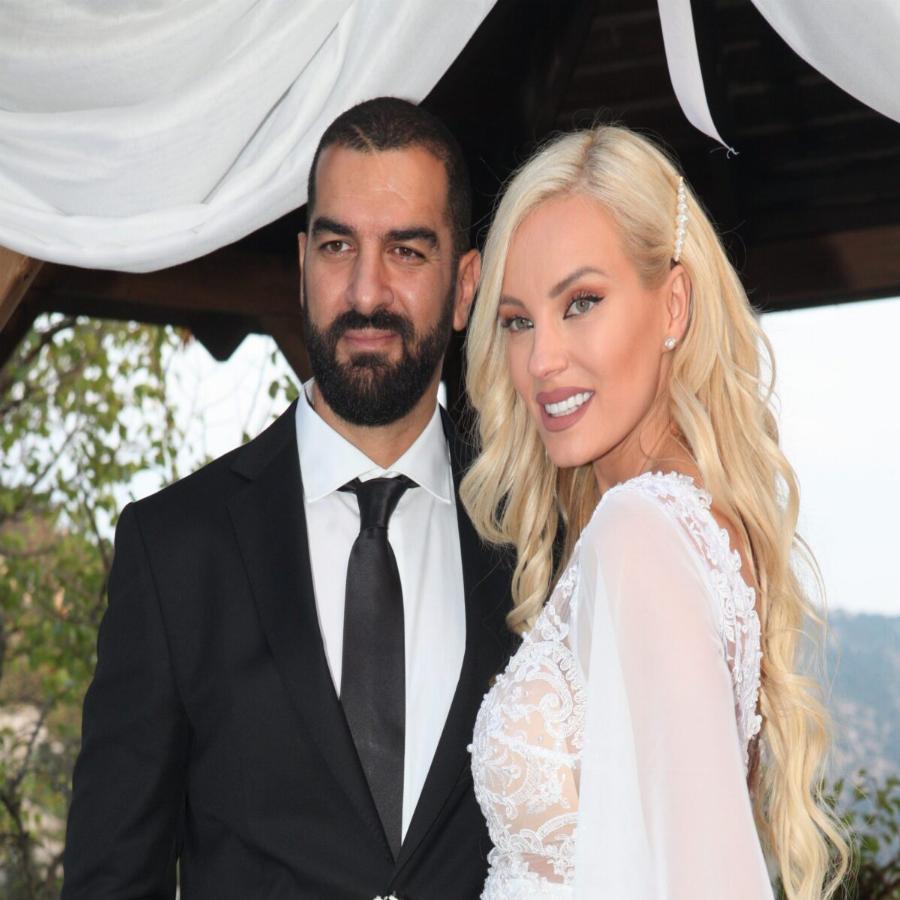 Γάμοι βγαλμένοι από παραμύθι: 16 γάμοι διάσημων Ελλήνων το 2021 και τα ονειρικά νυφικά τους