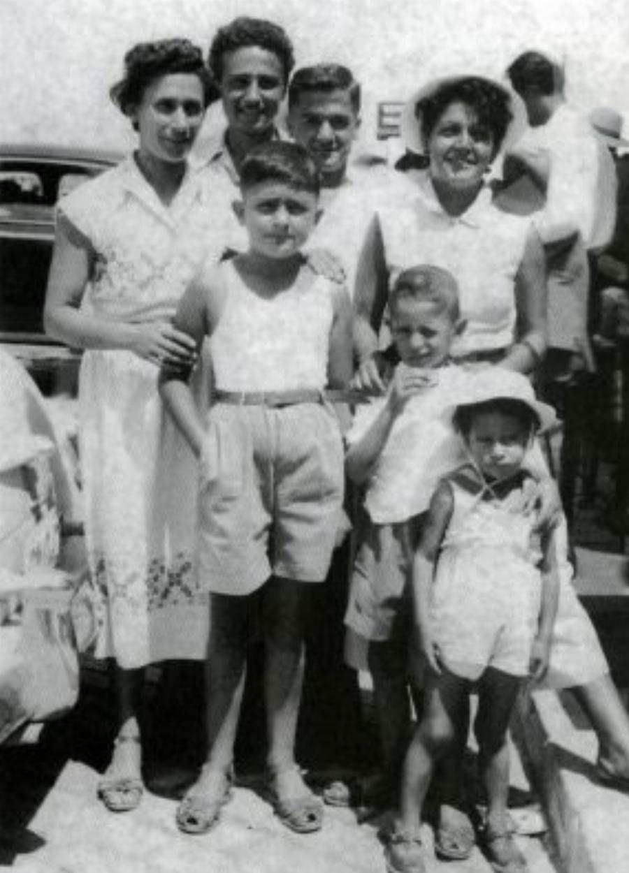 Ρένα Βλαχοπούλου: Η δολοφονία των γονιών της, η τολμηρή φωτογράφιση με μαγιό το ’50 και ο τσακωμός με τη Μελίνα Μερκούρη