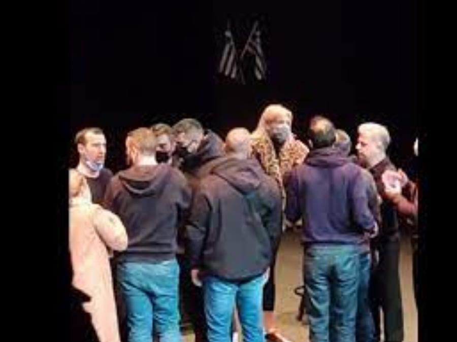 Ο Βασίλης Χαραλαμπόπουλος «έδιωξε» την Σάσα Σταμάτη από την παράστασή του