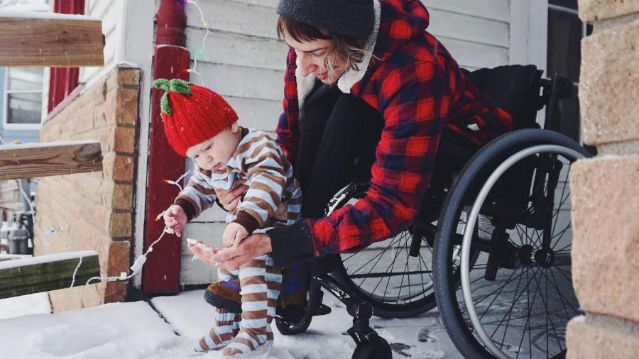 «Από παιδί ζω πάνω σ’ ένα αμαξίδιο, αλλά αυτό δεν με εμποδίζει να γίνω μια καλή μαμά»