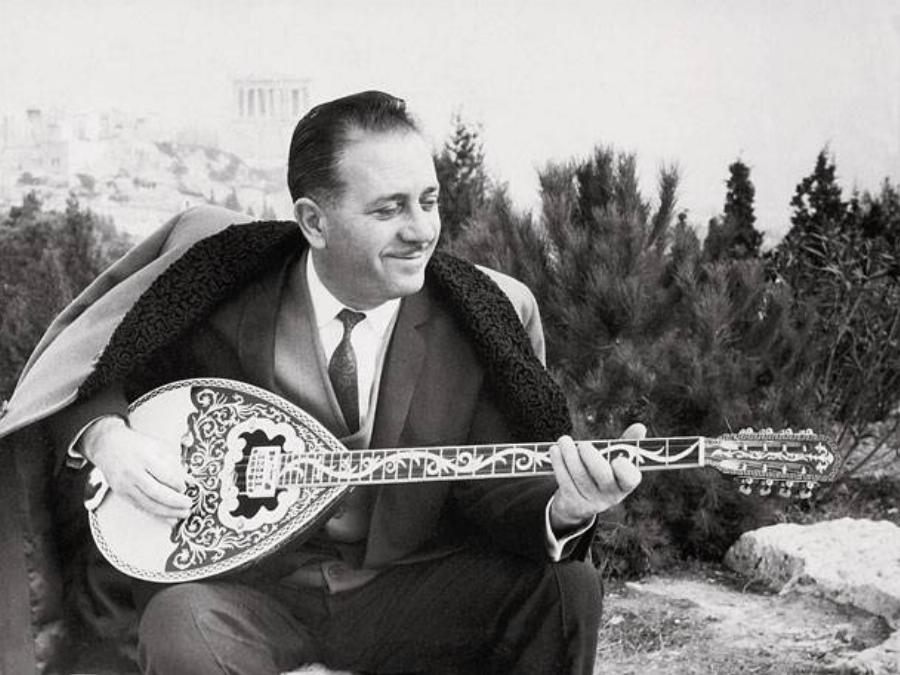 Γιώργος Ζαμπέτας: Ο έρωτας με τη 15χρονη Αργυρώ, η φυλακή, η δουλειά στο κουρείο, ο «γιος» Δημήτρης Μητροπάνος και το τέλος