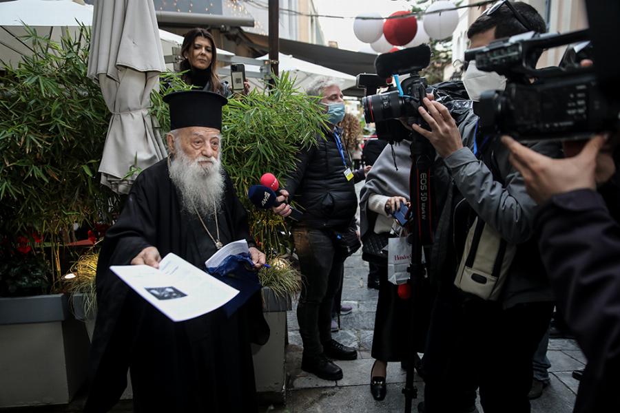 Πάπας Φραγκίσκος: Μεγάλη αναστάτωση από το επεισόδιο με ιερέα που διαμαρτυρόταν για την επίσκεψή του