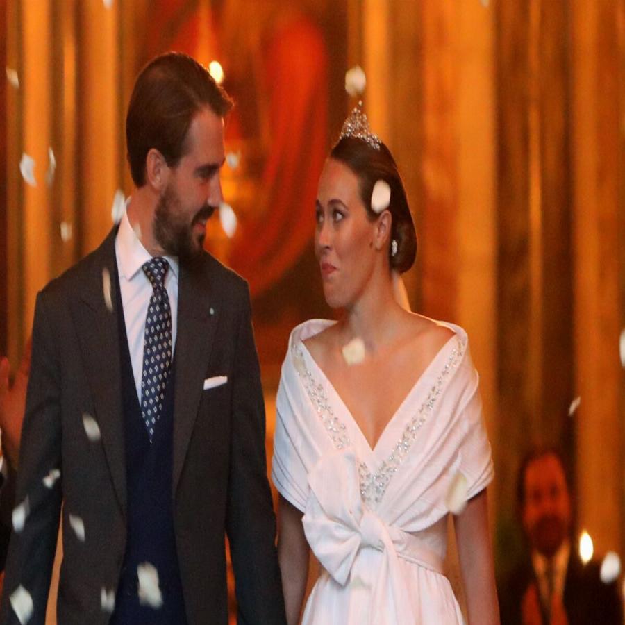 Γάμοι βγαλμένοι από παραμύθι: 16 γάμοι διάσημων Ελλήνων το 2021 και τα ονειρικά νυφικά τους