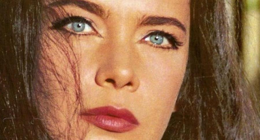 Τζένη Καρέζη: Το αληθινό της όνομα, η αγάπη για το τάβλι, τα χρόνια στη φυλακή και το πραγματικό χρώμα μαλλιών