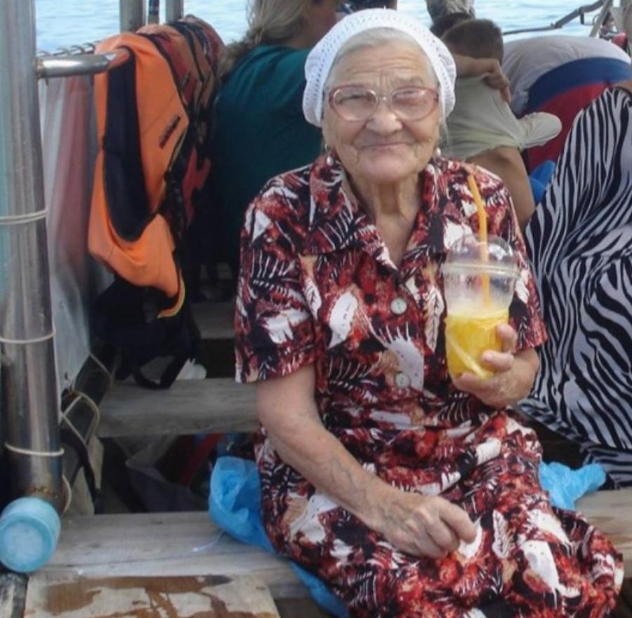 90χρονη γιαγιά: Ταξίδευε μόνη της σε όλο τον κόσμο και μοιράζονταν τα πάντα στο Instagram