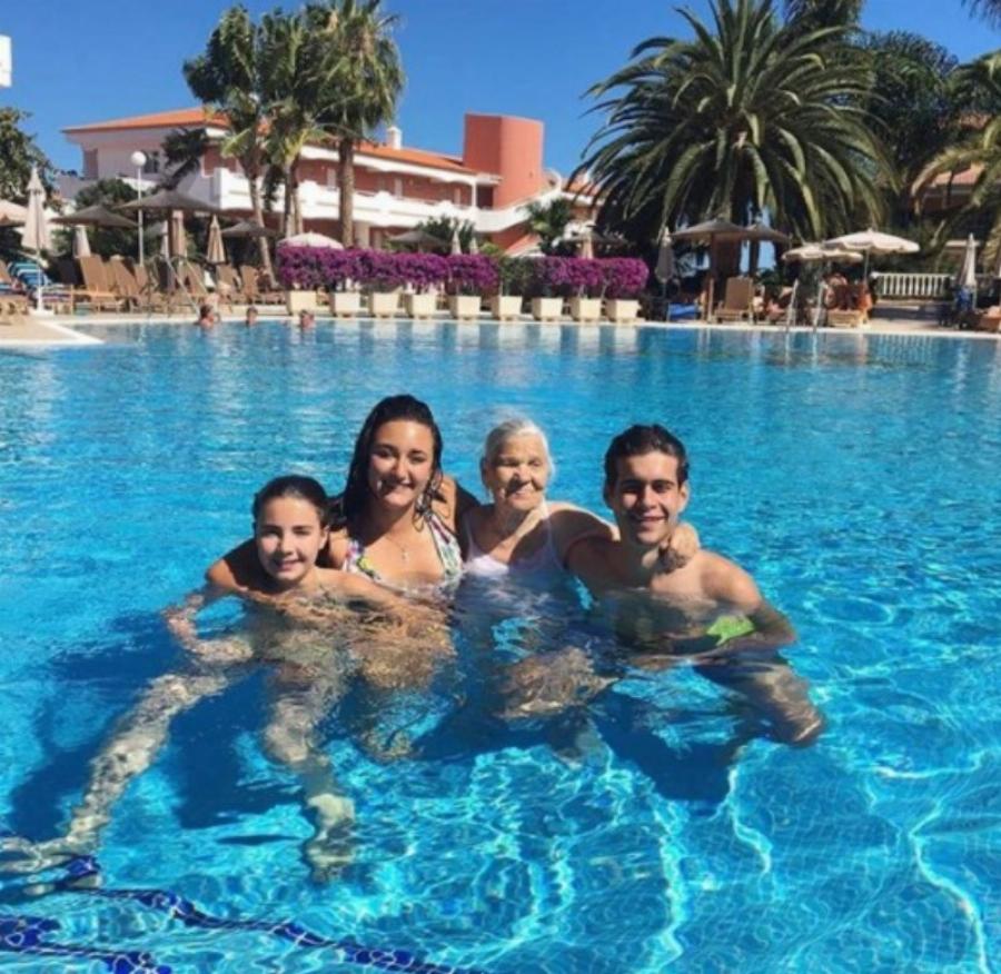 90χρονη γιαγιά: Ταξίδευε μόνη της σε όλο τον κόσμο και μοιράζονταν τα πάντα στο Instagram