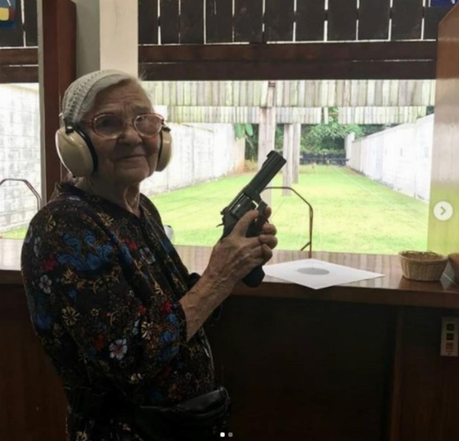 90χρονη γιαγιά: Ταξίδευε μόνη της σε όλο τον κόσμο και μοιράζονταν τα πάντα στο Instagram