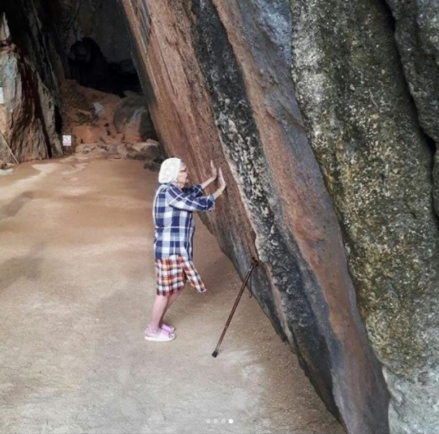 90χρονη γιαγιά: Ταξίδευε μόνη της σε όλο τον κόσμο και μοιράζονταν τα πάντα στο Instagram