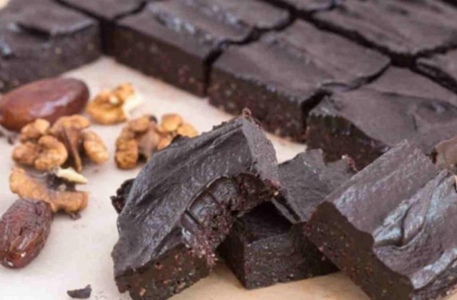 Έτοιμο με 2 κινήσεις σε 10 λεπτά: Το πιο γευστικό γλυκό ψυγείου κατάλληλο για δίαιτα